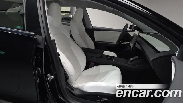 Tesla Model 3 — Фото автомобиля 26