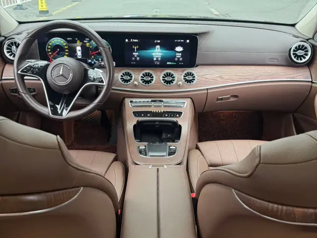 Mercedes-Benz E-Class — Фото автомобиля 7