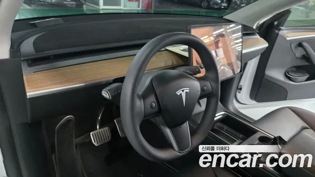 Tesla Model Y — Фото автомобиля 11