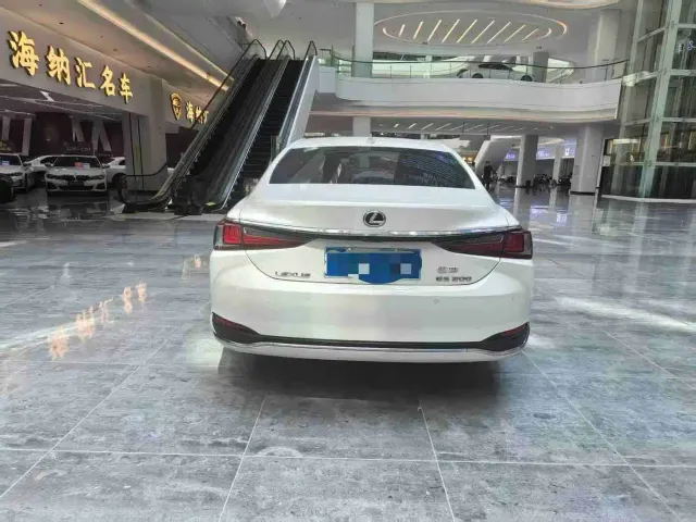 Lexus ES — Фото автомобиля 5