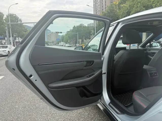 Hyundai Sonata — Фото автомобиля 12