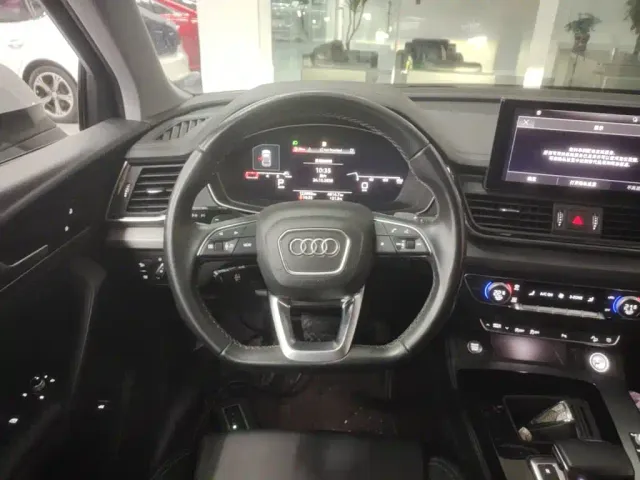 Audi Q5L — Фото автомобиля 10