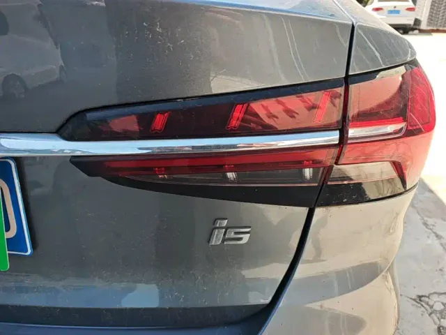 Roewe i5 — Фото автомобиля 7