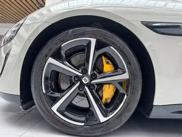 Xiaomi SU7 — Фото автомобиля 22