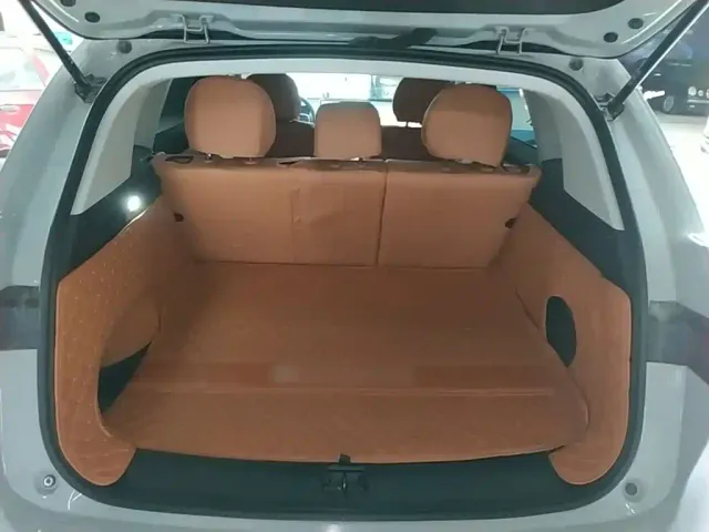 Leapmotor C10 — Фото автомобиля 18