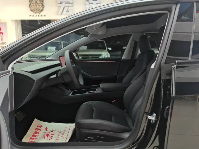 Tesla Model 3 — Фото автомобиля 7