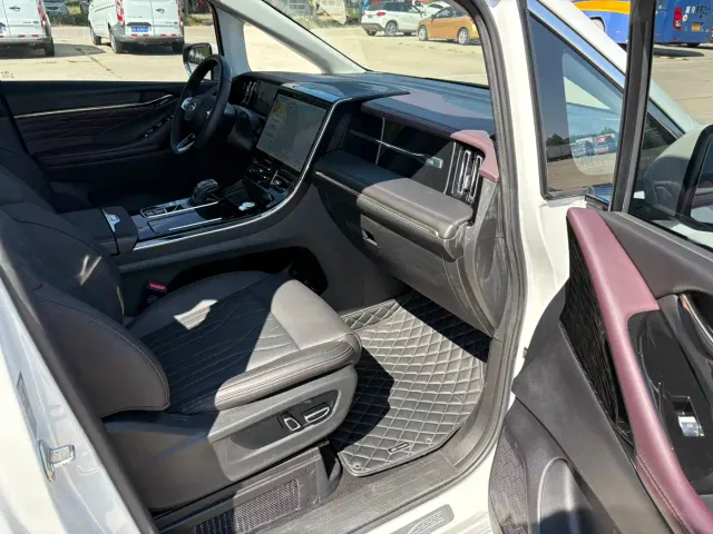 GAC Trumpchi M8 — Фото автомобиля 16