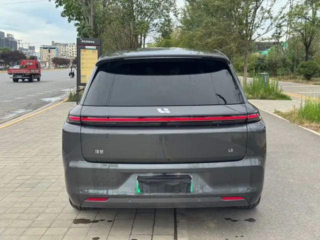 Li Auto L8 — Фото автомобиля 8
