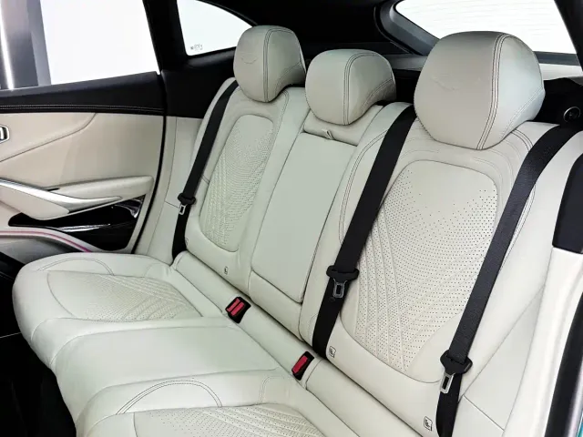 Aston Martin DBX — Фото автомобиля 10
