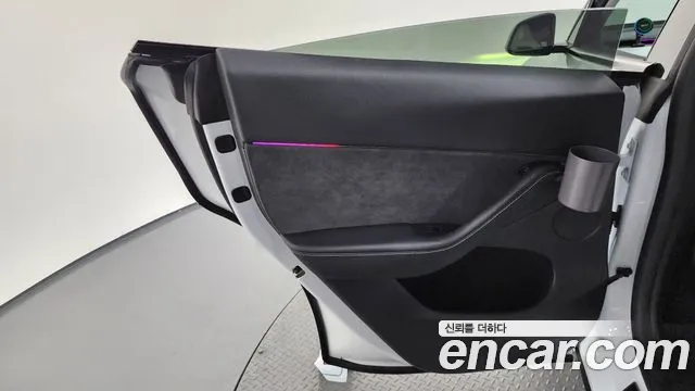 Tesla Model Y — Фото автомобиля 24