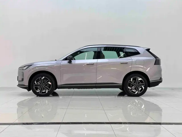 Volvo XC70 Plug-in Hybrid — Фото автомобиля 6