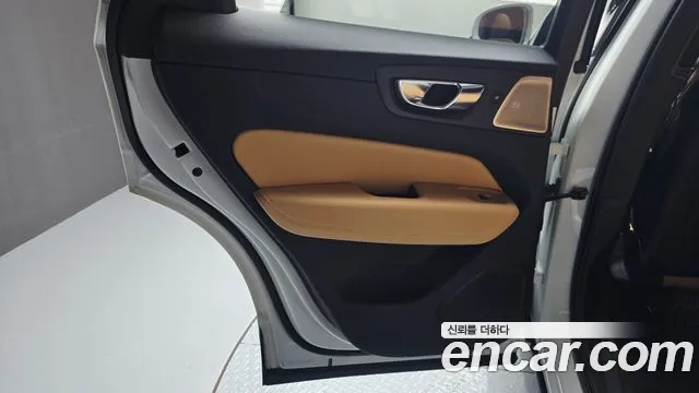 Вольво XC60 — Фото автомобиля 24