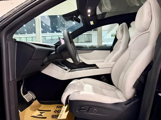 Tesla Model Y L — Фото автомобиля 5