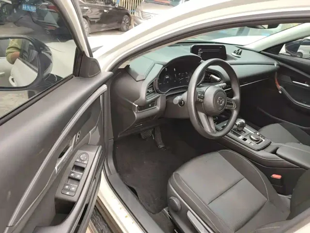 Mazda CX-30 EV — Фото автомобиля 15