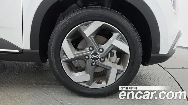 Hyundai Venue — Фото автомобиля 21