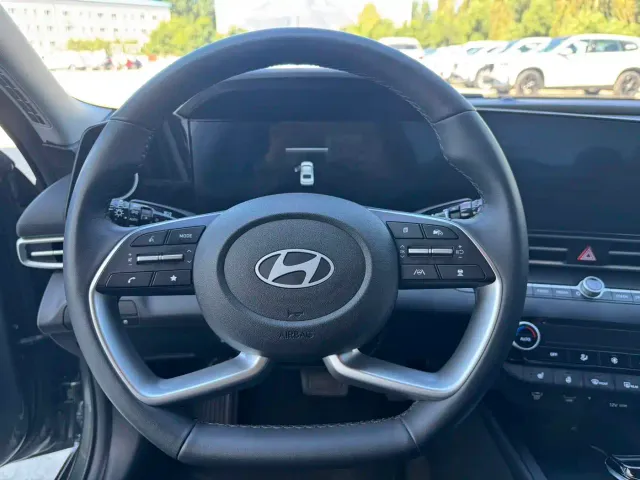 Hyundai Elantra — Фото автомобиля 12