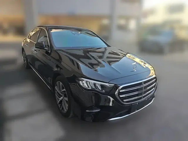 Mercedes-Benz E-Class — Фото автомобиля 5