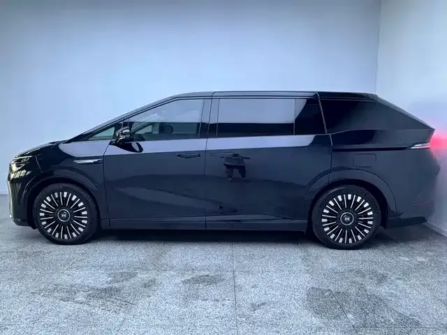 XPeng XPeng X9 2025 Extended Range Edition — Фото автомобиля 12