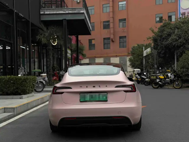 Tesla Model 3 — Фото автомобиля 8