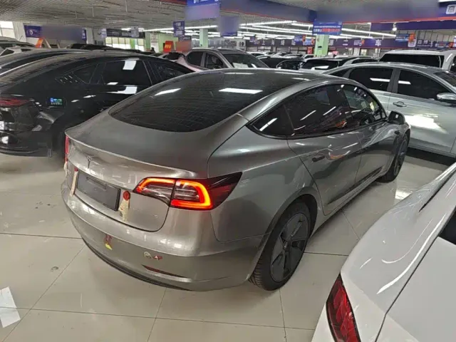 Tesla Model 3 — Фото автомобиля 6