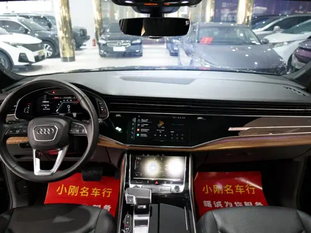 Audi Q7 — Фото автомобиля 4