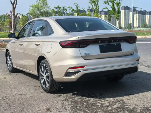 Geely Emgrand — Фото автомобиля 9
