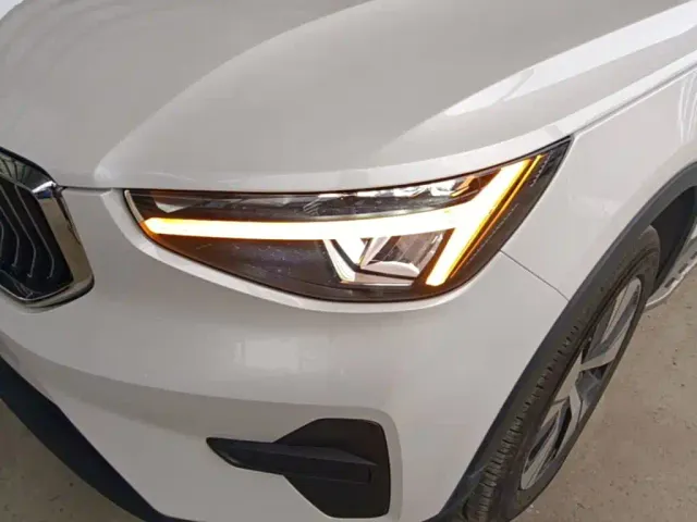 Volvo XC40 — Фото автомобиля 17