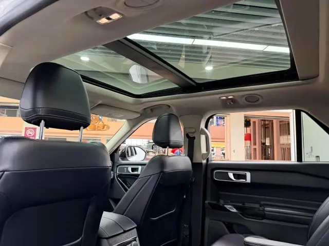 Ford Explorer — Фото автомобиля 12