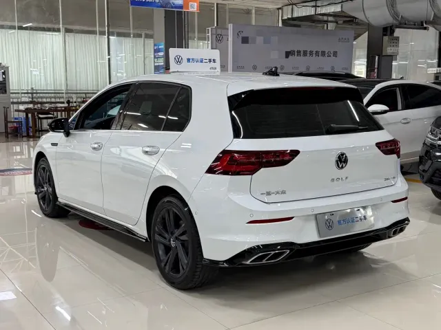 Volkswagen Golf — Фото автомобиля 8