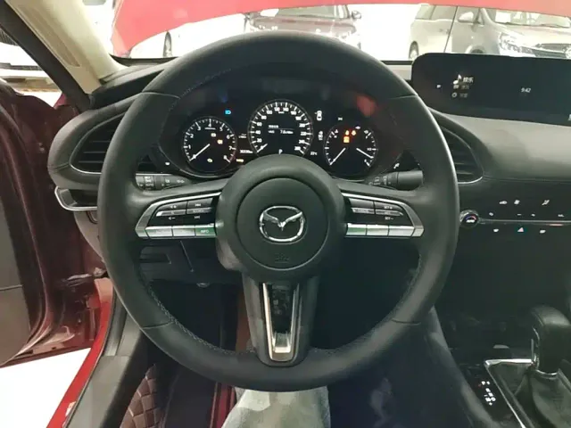 Mazda Axela — Фото автомобиля 10
