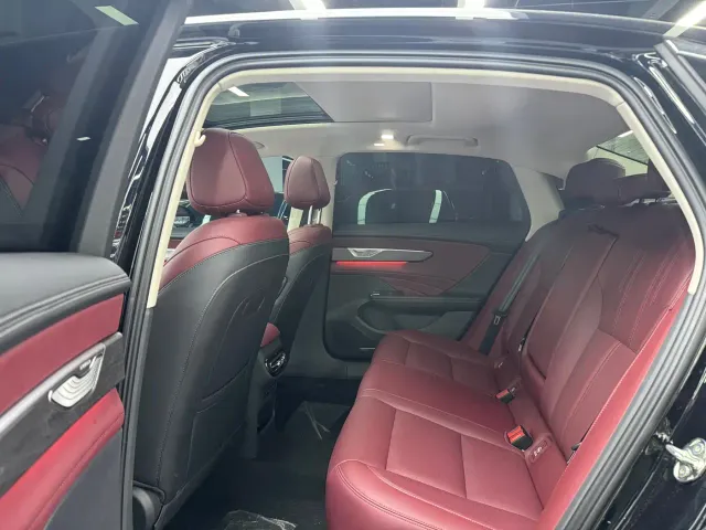 Hongqi H5 — Фото автомобиля 8