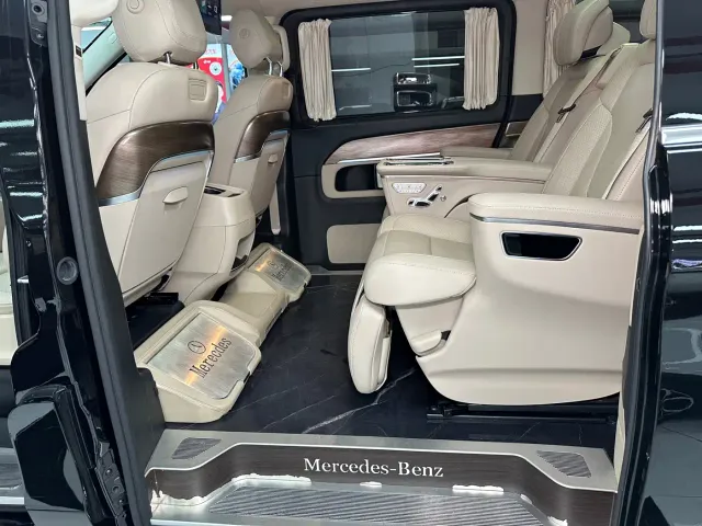 Mercedes-Benz V-Class — Фото автомобиля 12