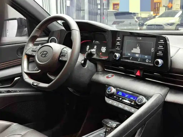 Hyundai Elantra — Фото автомобиля 5