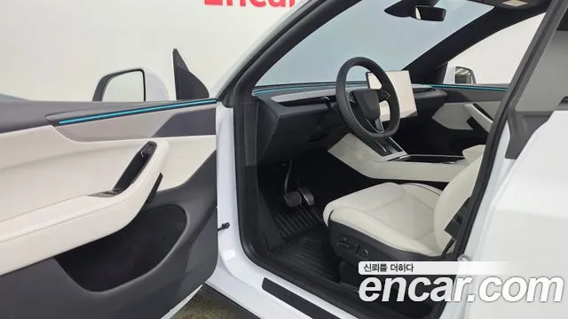 Tesla Model Y — Фото автомобиля 16