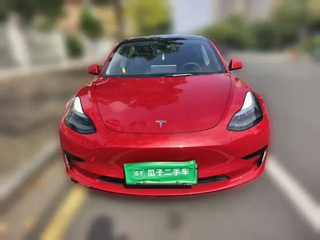 Tesla Model 3 — Фото автомобиля 2