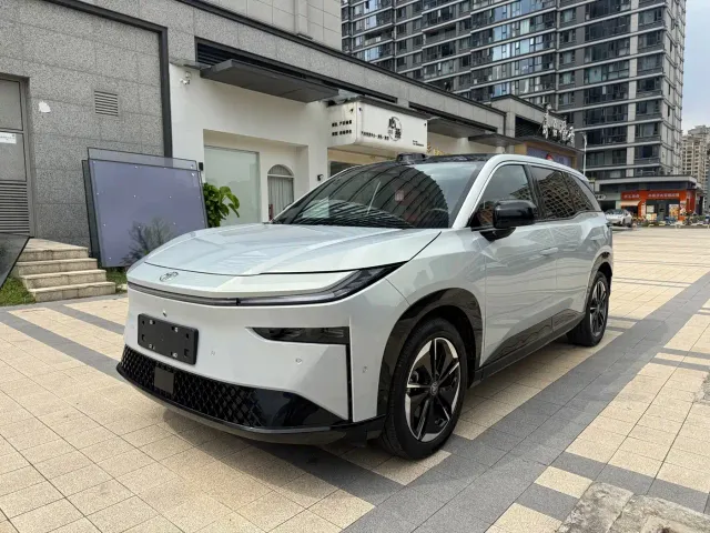 Фотография автомобиля — Toyota BoZhi 3X