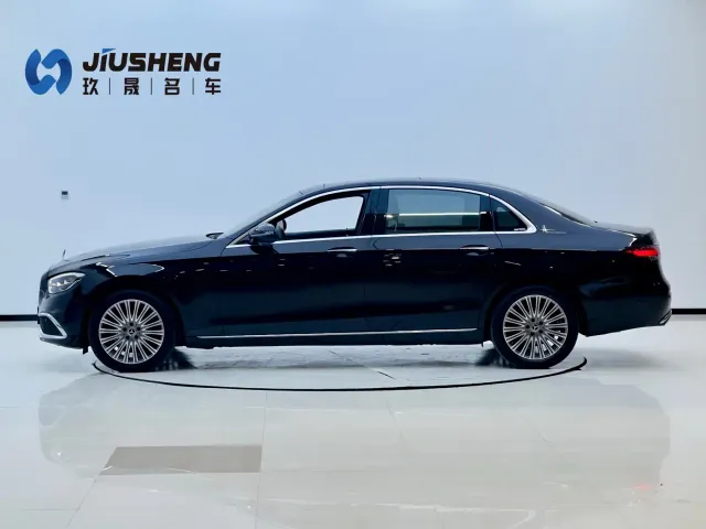 Mercedes-Benz E-Class — Фото автомобиля 3