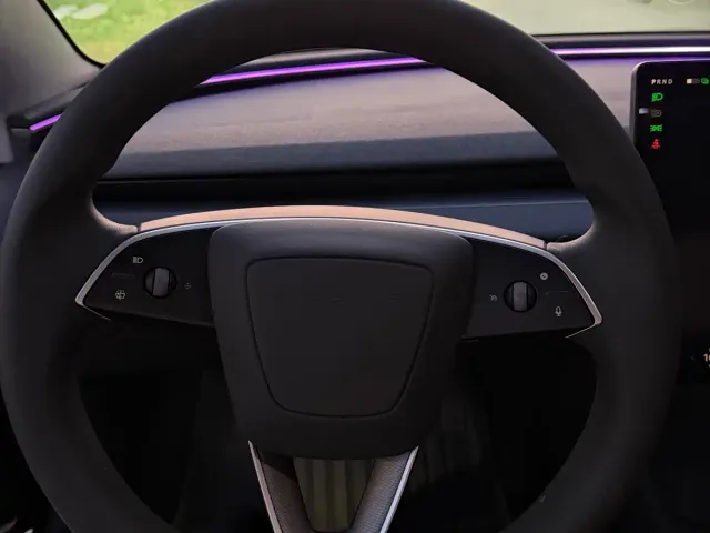 Tesla Model 3 — Фото автомобиля 11