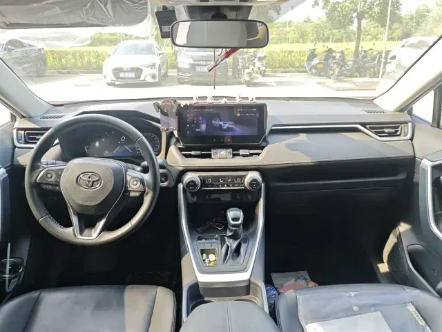 Toyota RAV4 — Фото автомобиля 7
