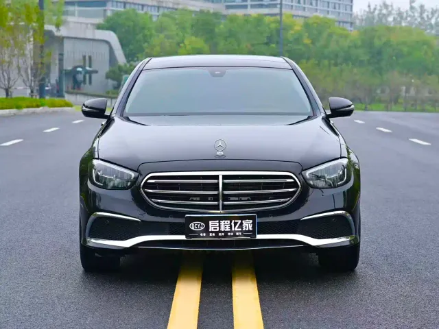 Mercedes-Benz E-Class — Фото автомобиля 2
