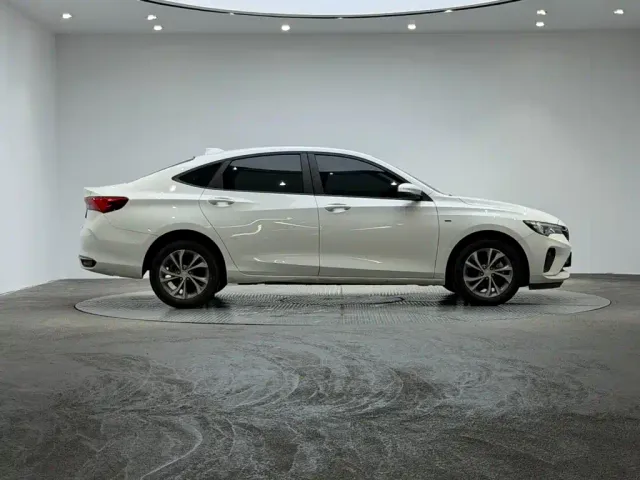 Buick Verano — Фото автомобиля 4