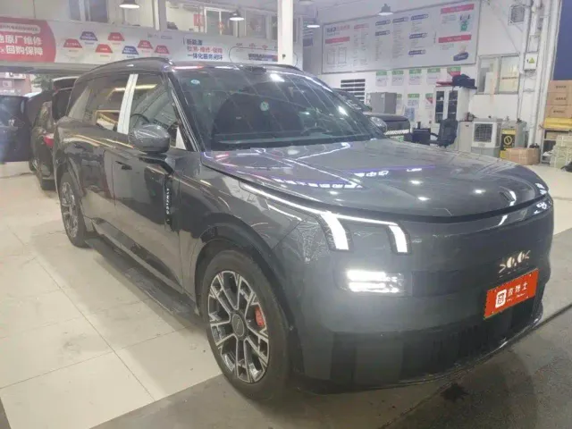 Lynk & Co 900 — Фото автомобиля 2
