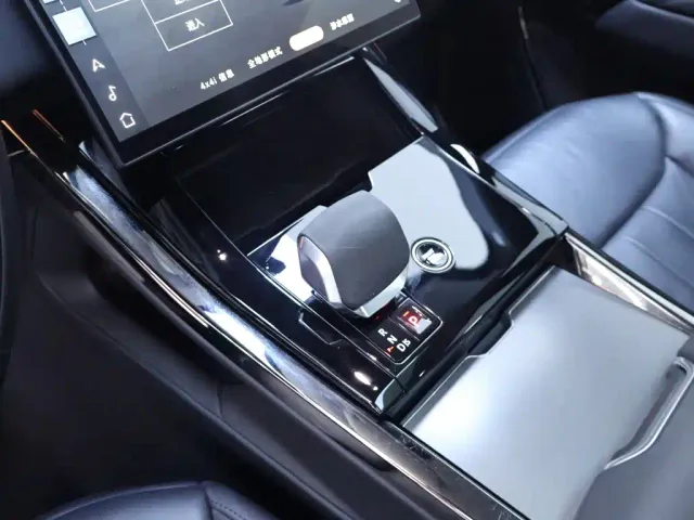 Land Rover Range Rover Sport — Фото автомобиля 12