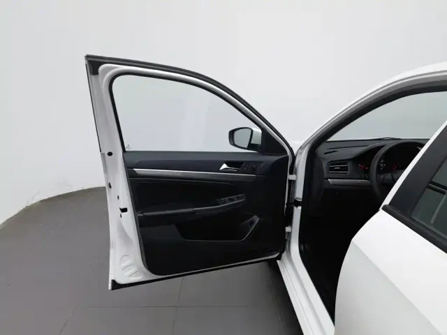 Volkswagen Lavida — Фото автомобиля 8