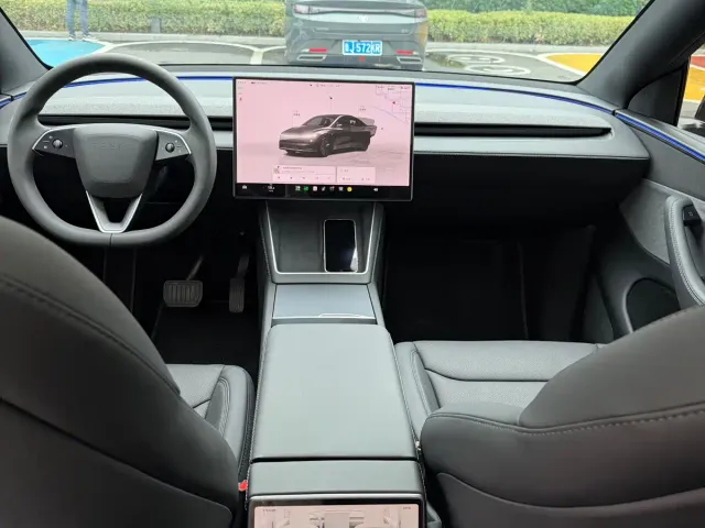 Tesla Model Y — Фото автомобиля 9