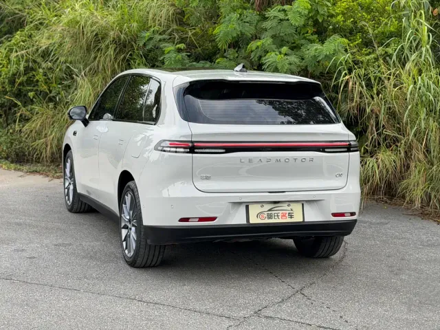 Leapmotor C10 — Фото автомобиля 6