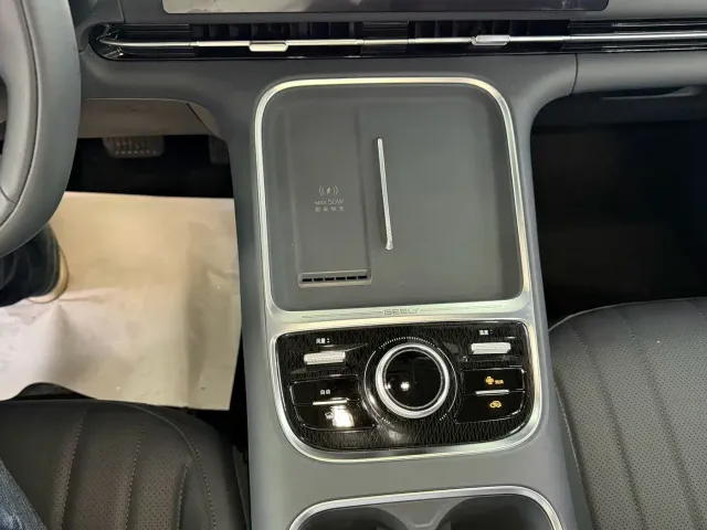 Geely Galaxy Starship 7 EM-i — Фото автомобиля 12