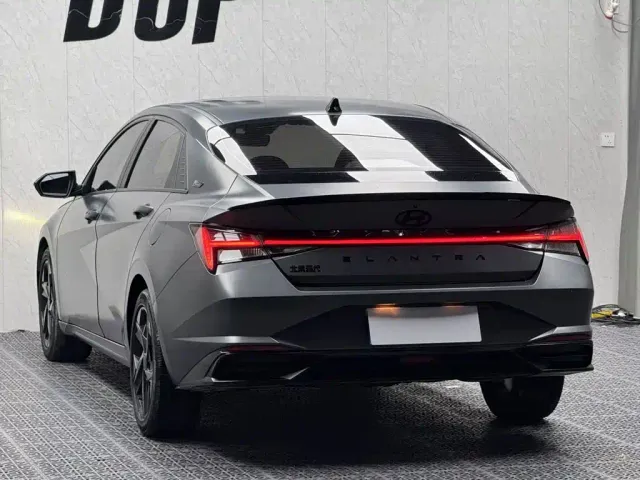 Hyundai Elantra 2022 1.5L CVT 20th Anniversary Edition — Фото автомобиля 12