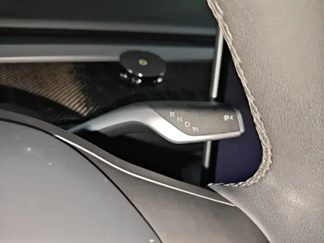 Tesla Model Y — Фото автомобиля 13