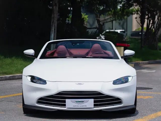 Aston Martin V8 Vantage — Фото автомобиля 2